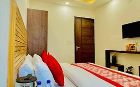 Hotel Ashram View Just 10 Minute Away Form Nizamuddin Railway Station