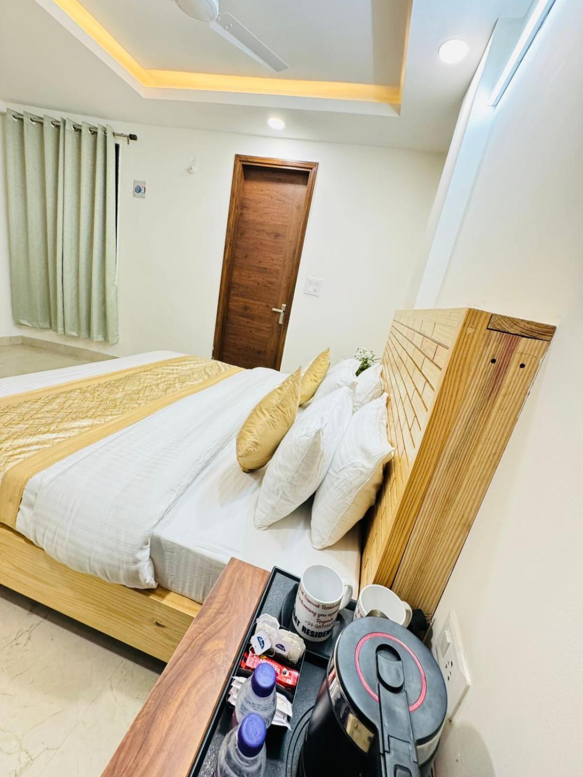 Hotel Ashram View Just 10 Minute Away Form Nizamuddin Railway Station New Delhi Exterior photo