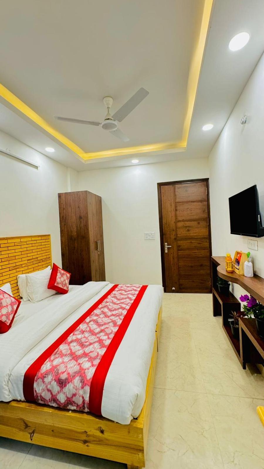Hotel Ashram View Just 10 Minute Away Form Nizamuddin Railway Station New Delhi Exterior photo