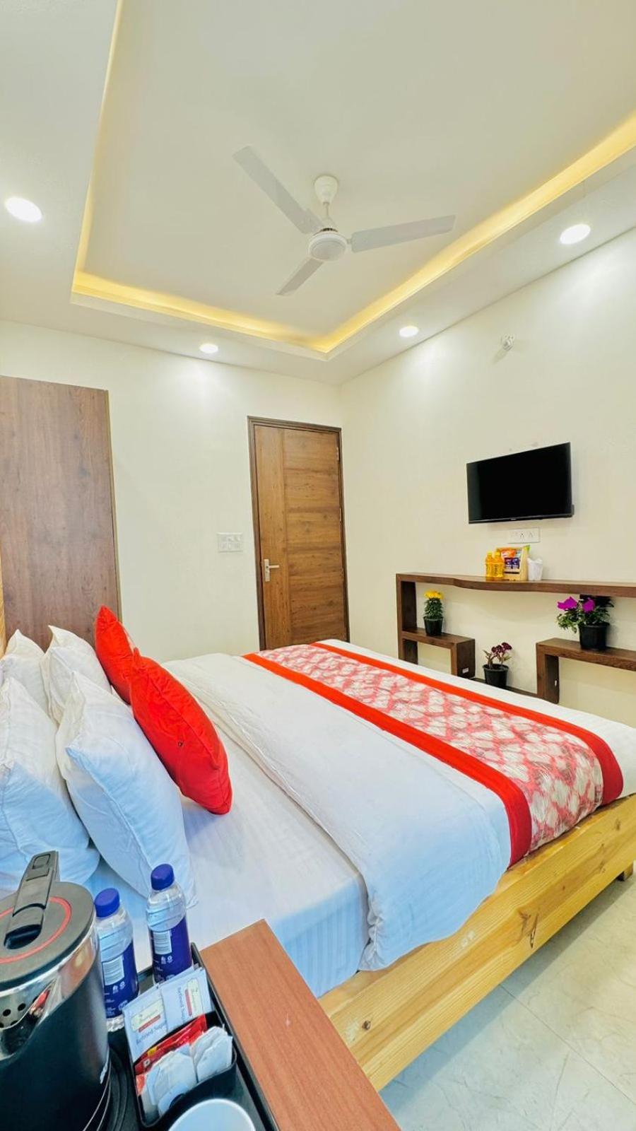 Hotel Ashram View Just 10 Minute Away Form Nizamuddin Railway Station New Delhi Exterior photo
