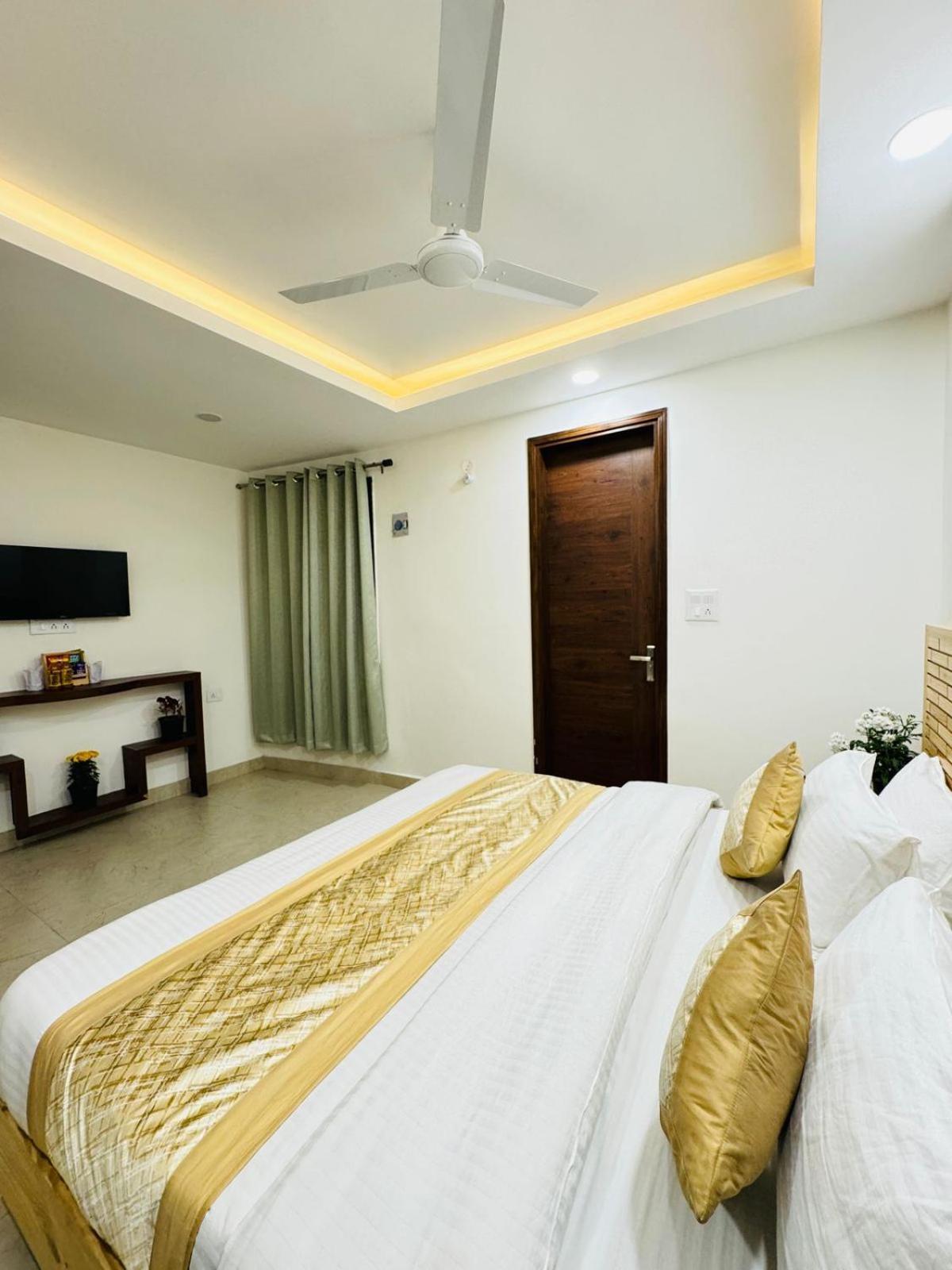 Hotel Ashram View Just 10 Minute Away Form Nizamuddin Railway Station New Delhi Exterior photo