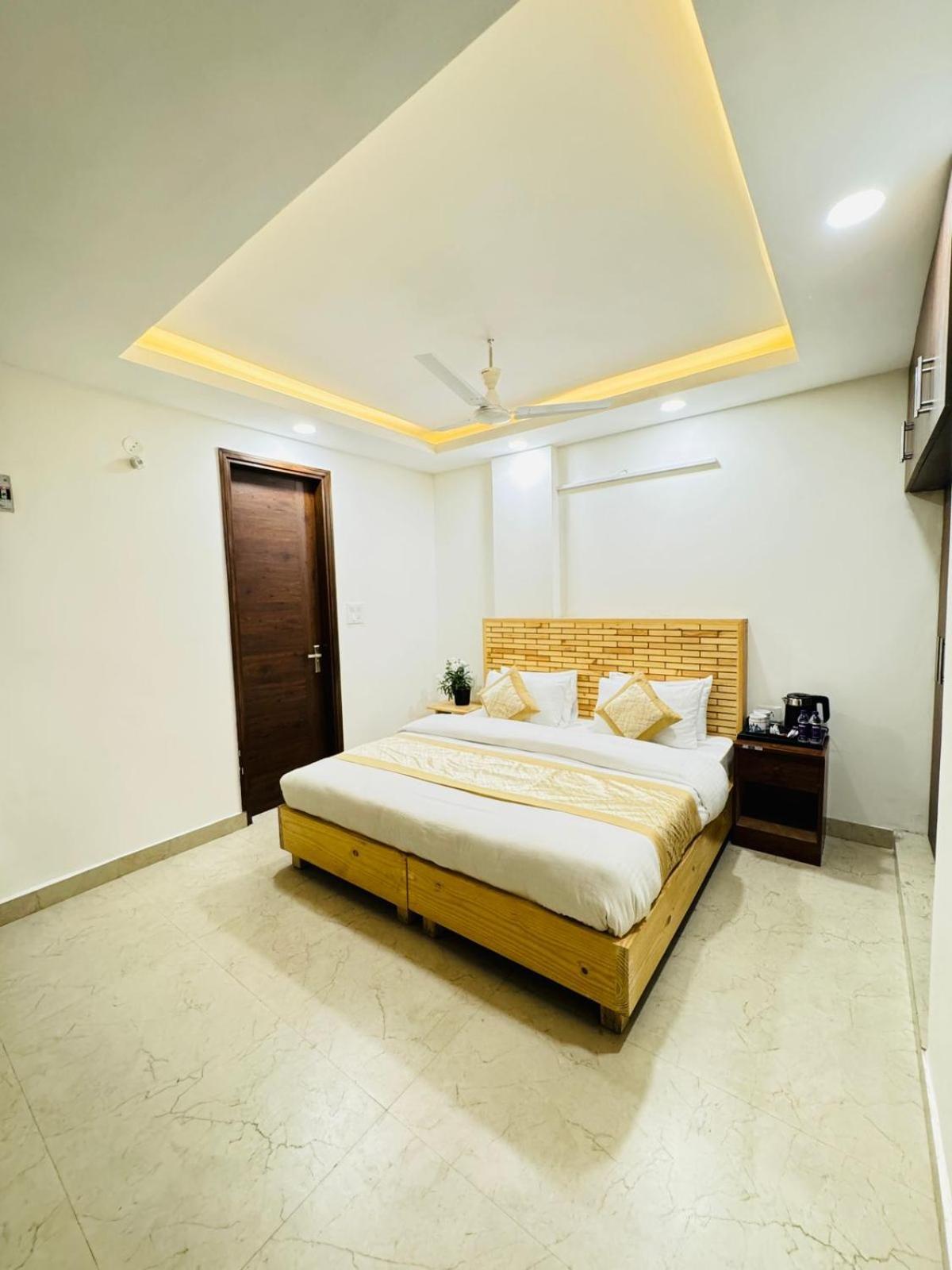 Hotel Ashram View Just 10 Minute Away Form Nizamuddin Railway Station New Delhi Exterior photo