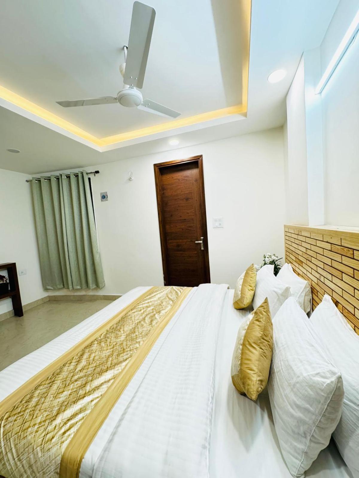 Hotel Ashram View Just 10 Minute Away Form Nizamuddin Railway Station New Delhi Exterior photo